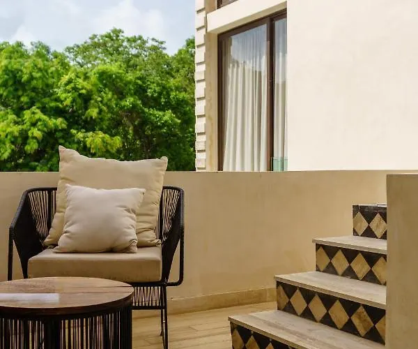 Apartment 205 Perfect Location 3 Bedrooms *
